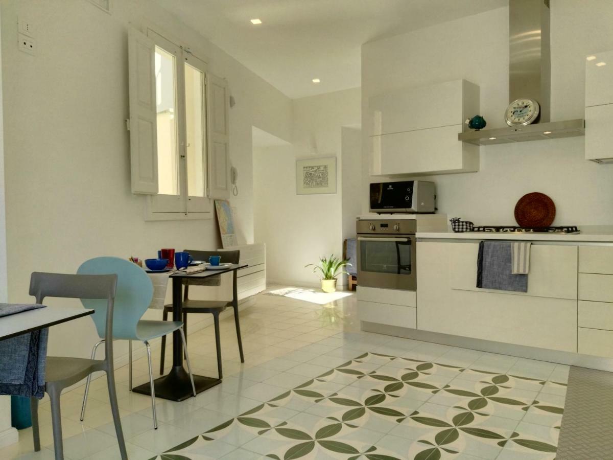 B&B La Casa Gialla Лечче Экстерьер фото